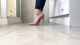 Louboutin So Kate Naked