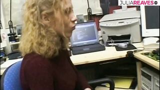 sabine laesst sich inside der Firma fingern