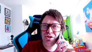 Yorkshire nerd fucks booty and ejaculates mouth