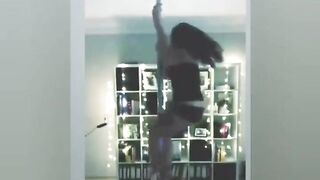 geiler gogo stangen tanz von einer geilen insta stute