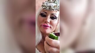 Princess sex into bed insert cucumber into her cunt