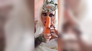 Princess sex into bed insert cucumber into her cunt