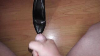 CONCEALED CUM ON HER BOMBSHELL SHOES