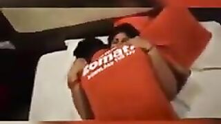 Delivery boy have fun with aunty