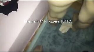 Turk kanepeye domal diyerek analdan sikiyor