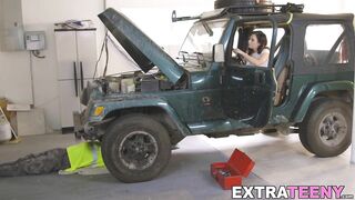 Vehicle mechanic with long penis gets to screwed a Cutie