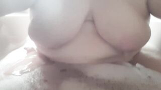 Alleine into der Badewanne