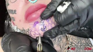 Australian beauty Amber Luke gets a new chin tattoo