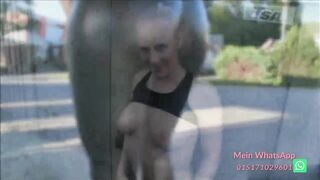 DEUTSCHE BLONDINE ZEIGT IHREN PRALLEN RUBBER ARSCH