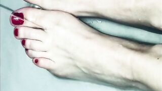 Girlfriend Andrea Parker's toes take a bath-tub