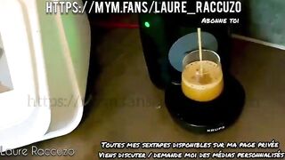 Laure Raccuzo - Jeune femme de menage vide les couilles