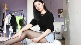 Hottie Italian vlogger tries ebony stockings