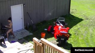 Unabashed Nude Webcammer Its Cleo Fucks Her Tight Asshole Inside The Back Yard