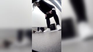 Pissing68