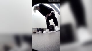 Pissing68