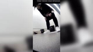 Pissing68