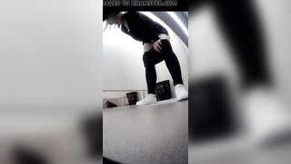 Pissing68