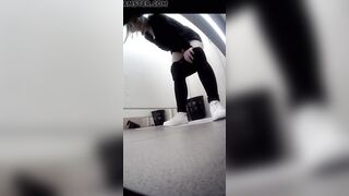 Pissing68