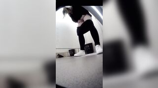 Pissing68
