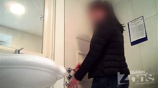 Pissing66