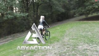 AbyAction Dildoride mit Mountainbike