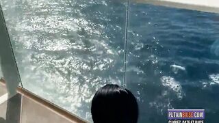 BEAUTY cougar TROMPE SON MARI LORS D'UNE CROISIERE