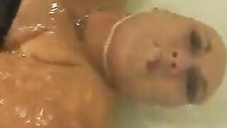 Underwater tub bath-tub fun