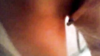 Webhure Sarah Skinny1991 unter der Dusche