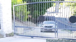 Voluptuous stepmom gets twat creampied
