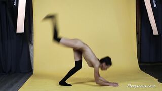 Most flexible and acrobatic sexy Sanya Semashko