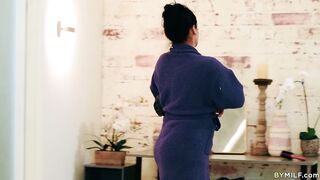 Chloe Cherry and Sheena Ryder having kinky family 3some