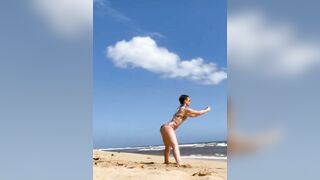 Evangeline Lilly GODDESS bikini workout