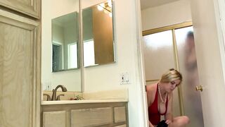 Stepson drills his stepmother while stepdad is inside the shower