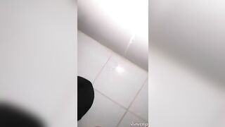 Girlfriend uses sub into the shower