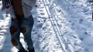 CALOROSO CON LA CALDA JIZZED ANALE NELLA NEVE