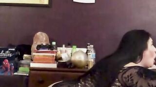 Bombshell bbw sucking off BBC