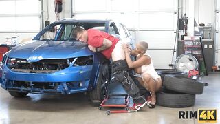 RIM4K. Vehicle mechanic’s anus is tongued by a Bombshell short-haired