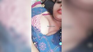 Paki aunty showing jugs