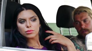 Kira Queen fucks taxi driver
