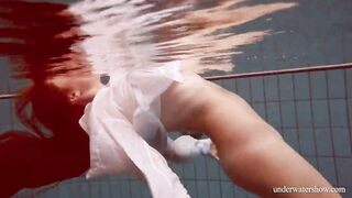 Huge natural boobs Goddess Lola underwater swimming