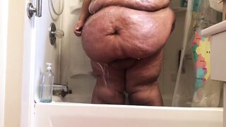 SSBBW Taking Tub