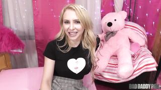 BadDaddyPOV - TURNED ON BLONDE BOMBSHELL ALIX LYNX LOVES TO PERFORMANCE