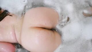 Long butt mom takes bath tub and snatch masturbation