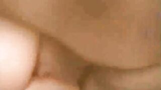Sodo pour une coquine brune