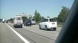 Oral Sex waehrend der Autofahrt