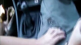 Oral Sex waehrend der Autofahrt