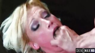 Nikki Hunter is a Goddess Squirting cougar!