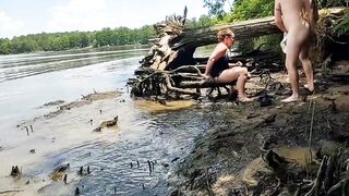 Thick wifey pounded into the mud on a nature walk