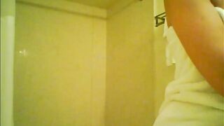 Cutie Paola doing Squats nude inside the toilet