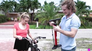 Aubrey Sinclair Gets Help From Her Neighbors